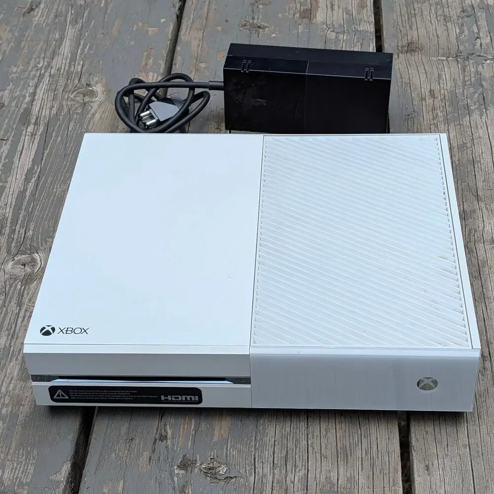 Microsoft Xbox One Console White Edition 500GB Bundle Cyber Nostalgia Core Retro